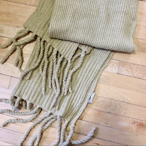 Oversized Free People Scarf - Picture 3 of 3